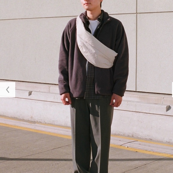 UNIQLO U Unisex Crossbody Bag in Beige - Picture 8 of 9
